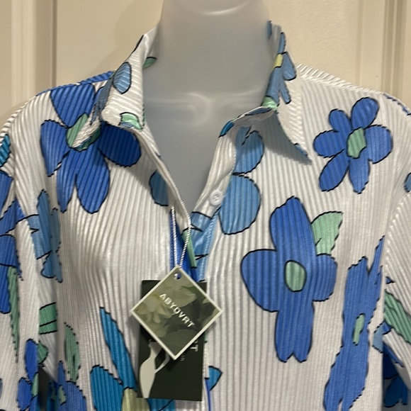 White with blue flowers crinkled dress size L NWT - Picture 4 of 9